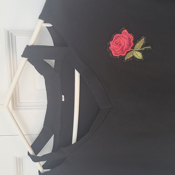 Black Rose crop top sz. M - Picture 3 of 6